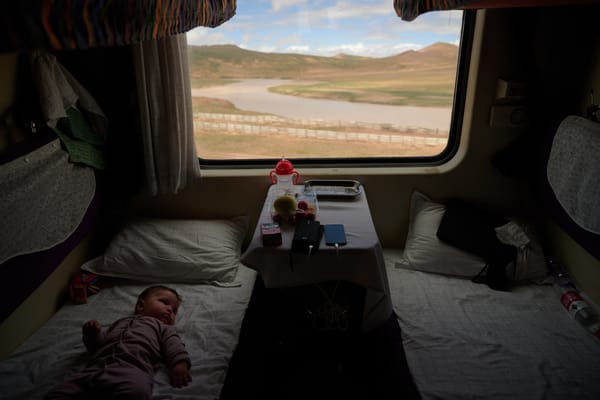 4.5 month old Nina on Qinghai-Tibet railway
